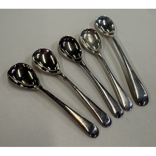 298 - Five silver mustard spoons. Various dates and makers. Approx. 19 grams. Est. £20 - £30.