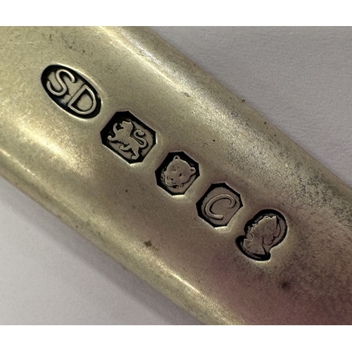 425 - STUART DEVLIN: A silver letter opener. London 1977. Approx. 68 grams. Est. £150 - £200.