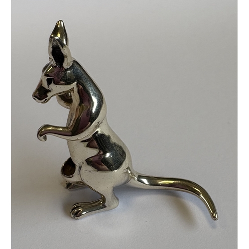 438 - A small plain English silver figure of a kangaroo, marked 925 to tail. Approx. 17 grams. Est. £20 - ... 