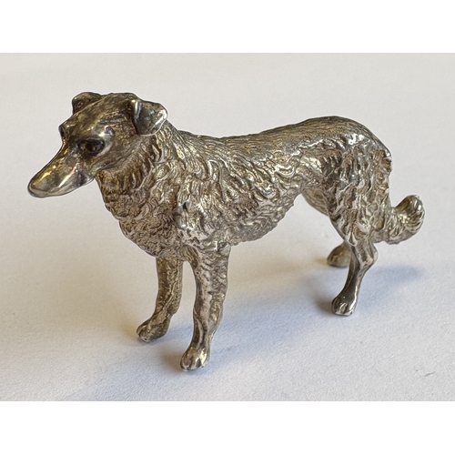 440 - A small heavy silver figure of a dog. Approx. 29 grams. Est. £30 - £40.