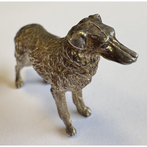 440 - A small heavy silver figure of a dog. Approx. 29 grams. Est. £30 - £40.