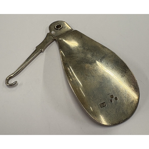 444 - A rare Victorian silver combination shoe horn and hook. 1929. By SJ. Approx. 54 grams. Est. £150 - £... 