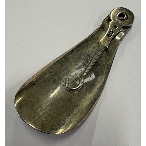 444 - A rare Victorian silver combination shoe horn and hook. 1929. By SJ. Approx. 54 grams. Est. £150 - £... 