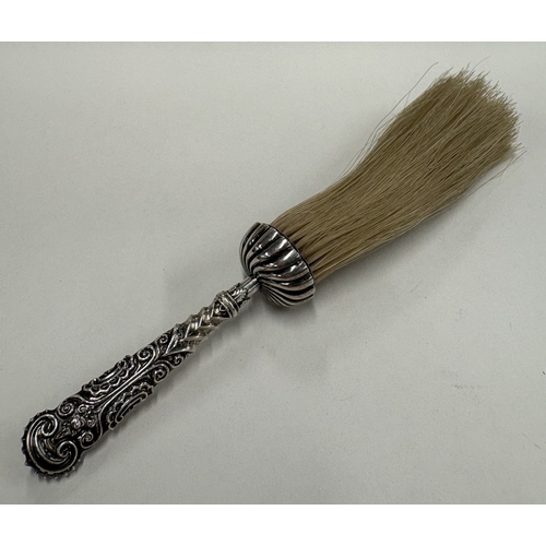 451 - A silver-mounted crumb brush. Birmingham 1890. By Adie & Lovekin Ltd. Est. £20 - £30.