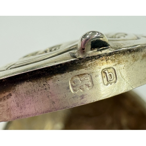 454 - An embossed silver pill box with hinged cover. Birmingham 1901. Approx. 13 grams. Est. £20 - £30.
