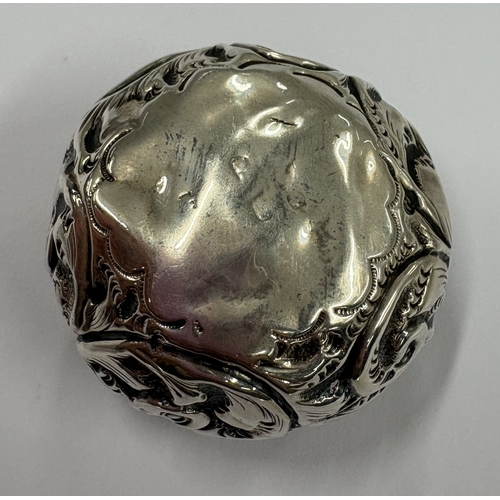 454 - An embossed silver pill box with hinged cover. Birmingham 1901. Approx. 13 grams. Est. £20 - £30.