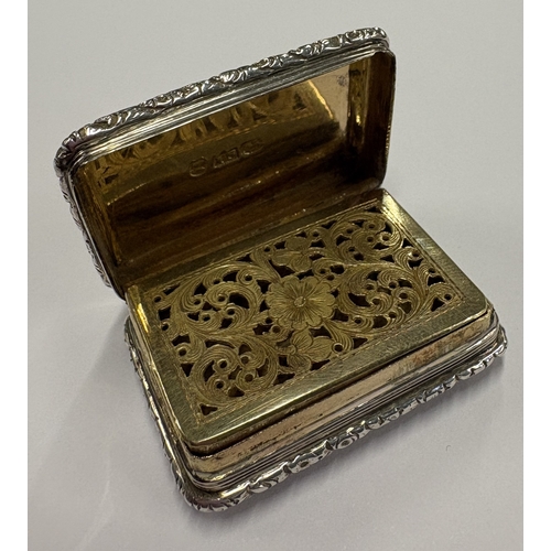 458 - A silver vinaigrette. Birmingham 1821. By IS. Approx. 26 grams. Est. £150 - £200.