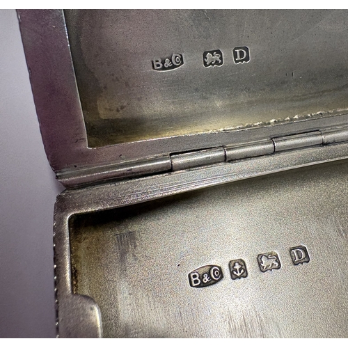 461 - A heavy silver combination clock and cigarette case with engine-turned decoration. Birmingham 1928. ... 