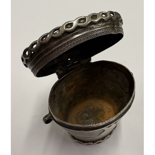 462 - A 19th Century Dutch silver peppermint box, marked to base. Approx. 17 grams. Est. £50 - £80.