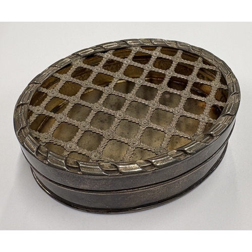 466 - An early 20th Century silver jewellery box with pierced hinged cover. London 1907. By William Comyns... 