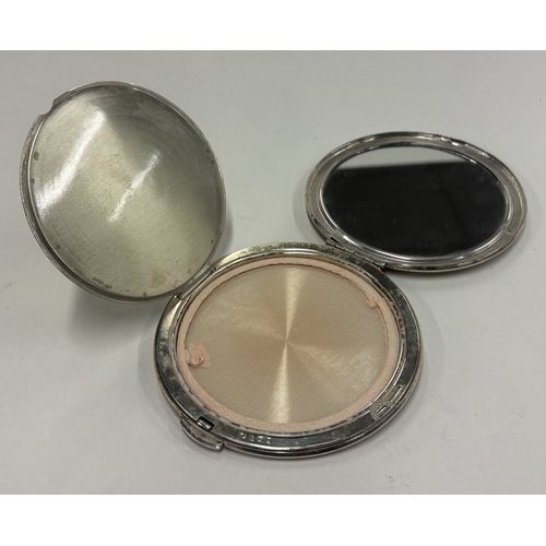 478 - An engine-turned silver compact. London 1954. By Kigu Ltd. Approx. 146 grams of gross weight. Est. £... 