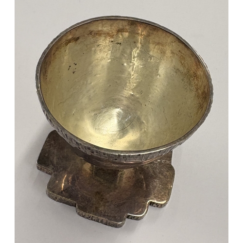 577 - An unusual modernistic silver egg cup with bark decoration. London 1972. By VT. Approx. 58 grams. Es... 