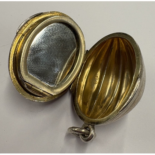 583 - A novelty nutmeg-shaped Victorian silver box. Birmingham 1886. By George Unite. Approx. 33 grams. Es... 