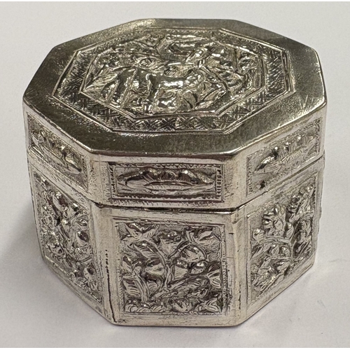 594 - A chased Chinese export silver snuff box with hinged cover, marked to base. Approx. 29 grams. Est. £... 