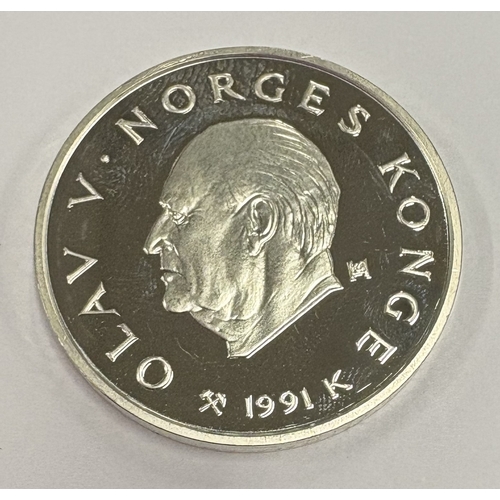 596 - An Olympic silver coin. Approx. 32 grams. Est. £60 - £80.