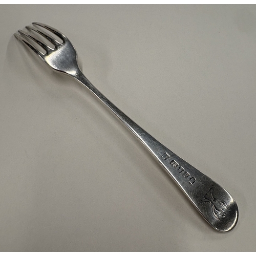 680 - A silver table fork with crested decoration. London 1790. By Peter & Jonathan Bateman. Approx. 75 gr... 