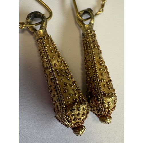 710 - A good pair of Georgian gold tapering earrings with ball decoration. Approx. 4 grams. Est. £200 - £3... 