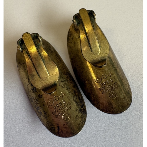 711 - A pair of silver-gilt and enamelled earrings. By David Andersen. Approx. 5 grams. Est. £30 - £50.