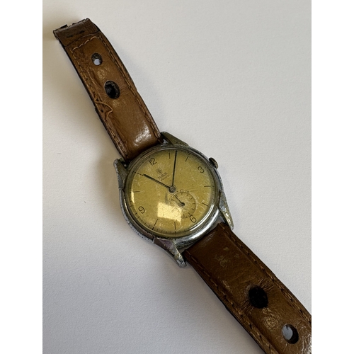 712 - A gent's stainless steel Tudor wristwatch on leather strap. Est. £40 - £60.