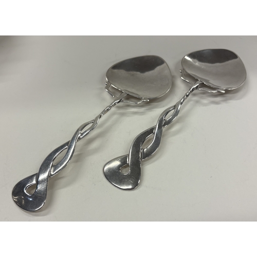 475 - A rare pair of Art Nouveau silver servers, bearing Cymric marks. Birmingham 1903. By Liberty & Co. A... 