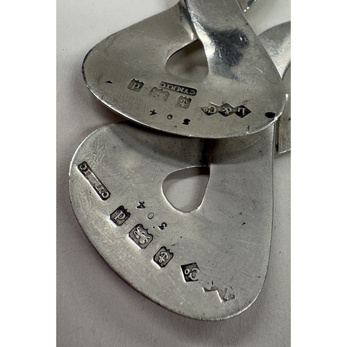 475 - A rare pair of Art Nouveau silver servers, bearing Cymric marks. Birmingham 1903. By Liberty & Co. A... 