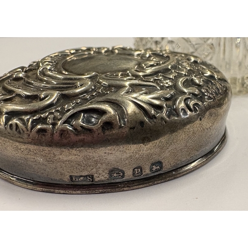 553 - An embossed Victorian silver jewellery box with glass base. Birmingham 1898. Est. £30 - £40.