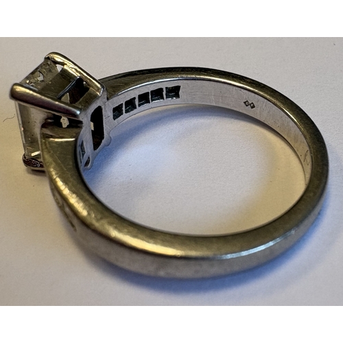 742 - A good baguette-cut single-stone diamond ring with five princess-cut diamond shoulders set in platin... 