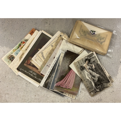 301 - POSTCARDS: A selection of vintage and other used and unused postcards. Est. £20 - £30.