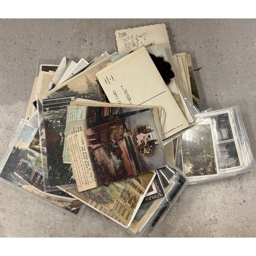 302 - POSTCARDS: A selection of vintage and other used and unused postcards. Est. £20 - £30.