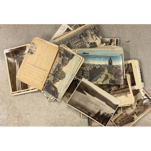 303 - POSTCARDS: A selection of vintage and other used and unused postcards. Est. £20 - £30.