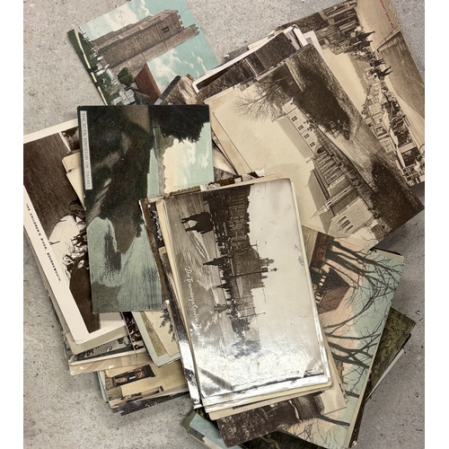 306 - POSTCARDS: A selection of vintage and other used and unused postcards. Est. £20 - £30.