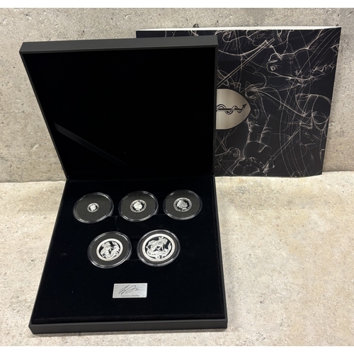 320 - A good silver five coin set in box. Est. £30 - £50.