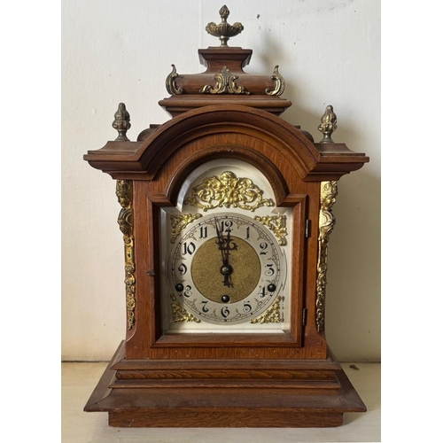 330 - An oak cased Westminster chime mantle clock with brass face. Est. £50 - £80.
