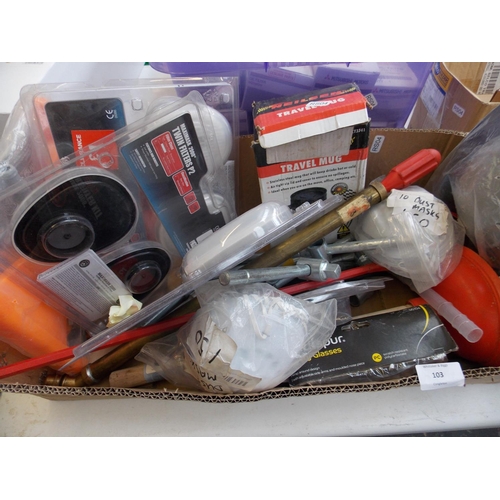 103 - A MIXED BOX OF NEW ITEMS TO INCLUDE SOCKET BARS, KNEE PADS, DUST MASKS ETC