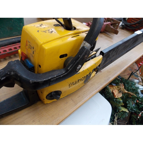 119 - A YELLOW PARTNER R420 PETROL CHAINSAW WITH 18
