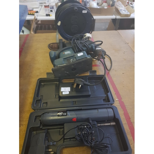66 - FOUR ITEMS - A BLACK AND DECKER KA175 FLATBED SANDER, BD154 HAMMER DRILL, EXTENSION LEAD AND CORDLES... 