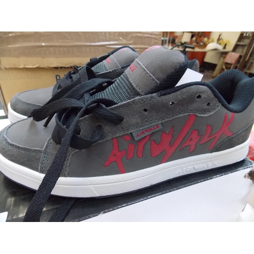 81 - A BOXED NEW PAIR OF AIRWALK SIZE 8.5 TRAINERS