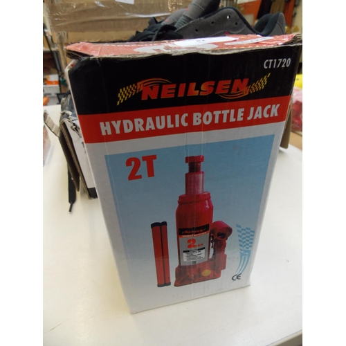 82 - A BOXED NEW NEILSEN 2 TONNE HYDROLIC BOTTLE JACK