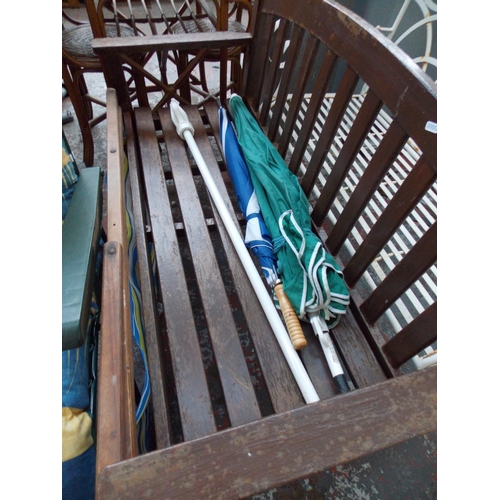 49 - SIX ITEMS - A VINTAGE DECK CHAIR, A WOODEN GARDEN BENCH, A SUN LOUNGER, PARASOL ETC