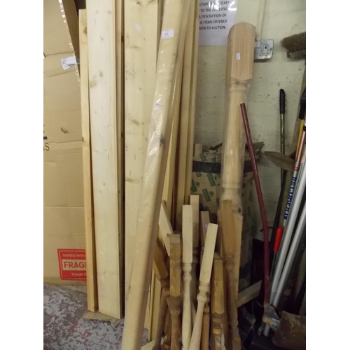 68 - A LARGE SELECTION OF VARIOUS TIMBER TO INCLUDE BANISTER RAILS, TONGUE AND GROOVE, STAIR SPINDLES ETC