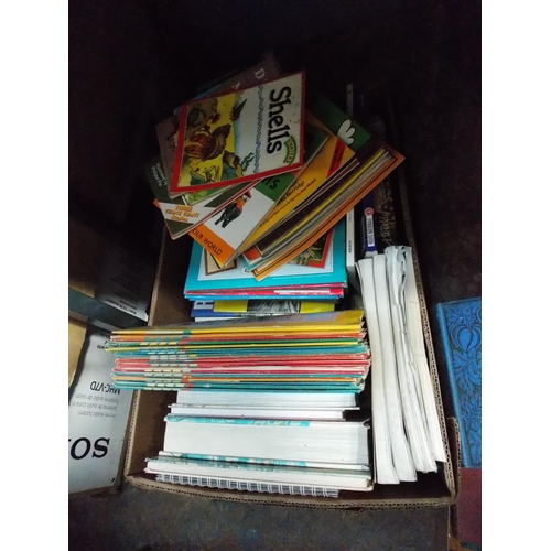 1032 - TWO BOXES CONTAINING A LARGE QUANTITY OF BIRD PICTURE CARDS, DISCOVERY MAGAZINES, CHILDREN'S BOOKS E... 