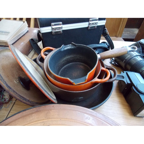 1079 - FIVE PIECES OF VINTAGE FRENCH LE CREUSET TO INCLUDE CASSEROLE DISH, TWO HANDLED PAN ETC