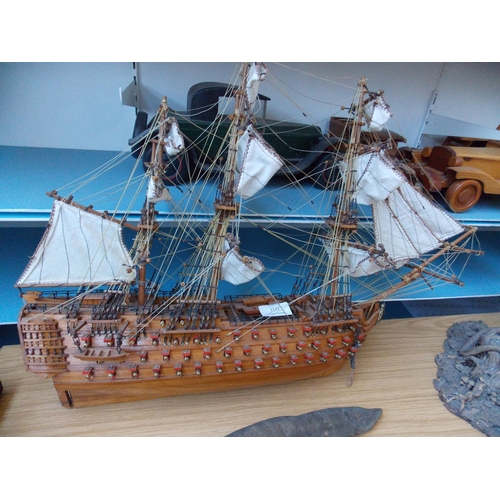 1137 - A GOOD QUALITY HAND MADE CARVED WOODEN MODEL OF A GALLEON SHIP