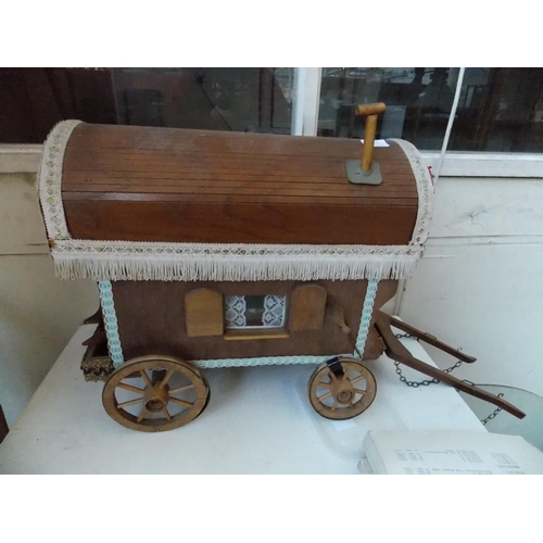 1157 - A VINTAGE TRAVELLERS CARAVAN MODEL