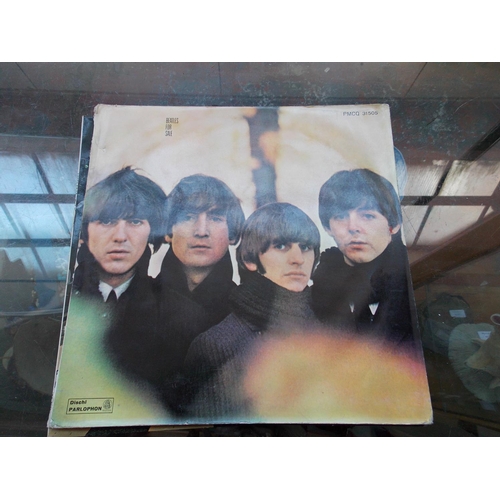 1181 - A COLLECTION OF FOUR BEATLES LP RECORDS TO INCLUDE ABBEY ROAD, BEATLES FOR SALE, SERGEANT PEPPERS LO... 