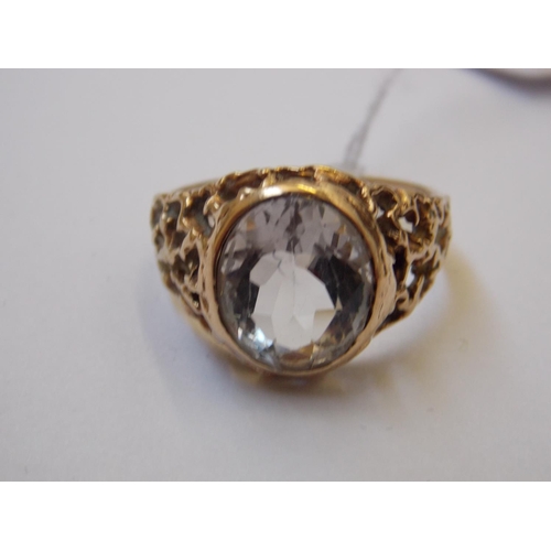 419 - A 9 CARAT GOLD LARGE WHITE STONE RING - WEIGHT 4.5 GRAMS