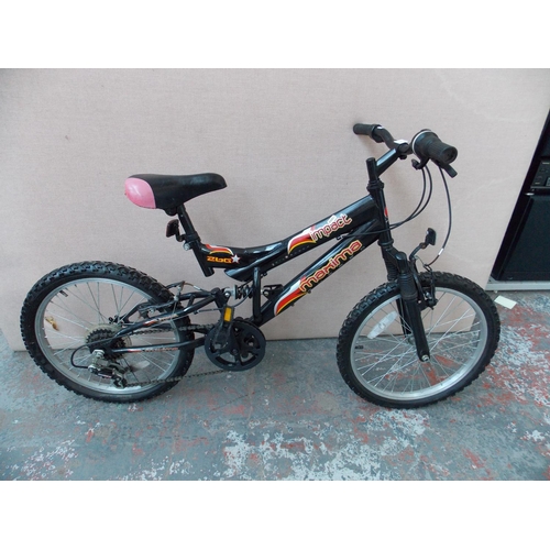 20 - A BLACK MAXIMA IMPACT BOYS DUAL SUSPENSION BMX STYLE BIKE WITH 6 SPEED SHIMANO GEAR SYSTEM