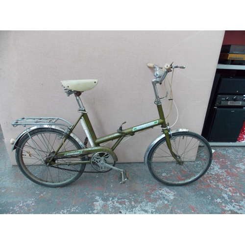 8 - A GREEN RALEIGH STOWAWAY FOLDING LADIES SHOPPING BIKE WITH 3 SPEED STURMEY ARCHER GEAR SYSTEM