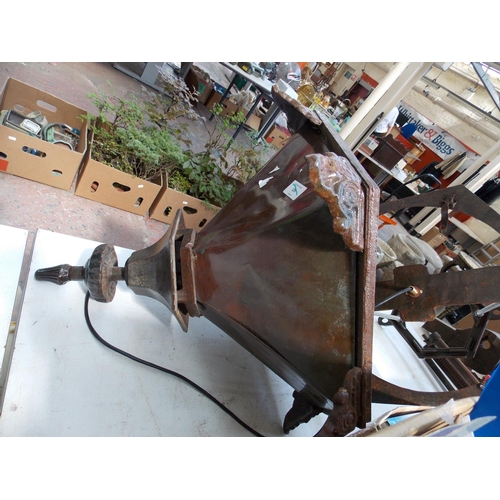 147 - A LARGE CAST METAL LAMP TOP