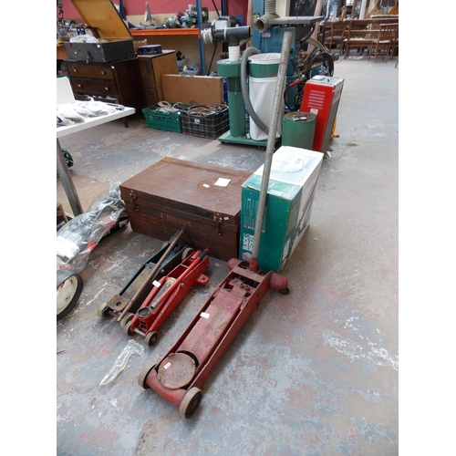 165 - A LARGE RED BREDBURY WORKSHOP TROLLEY JACK